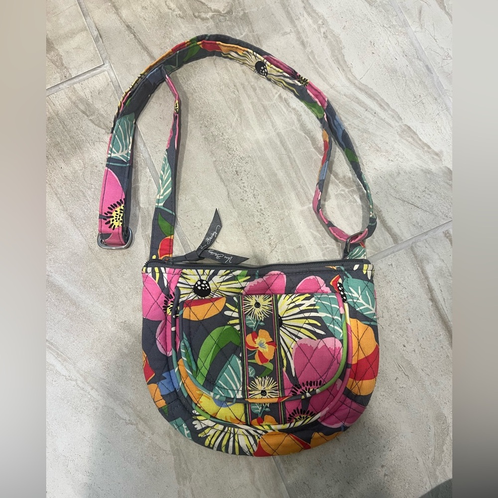 Small Vera Bradley Crossbody adjustable lots of pockets